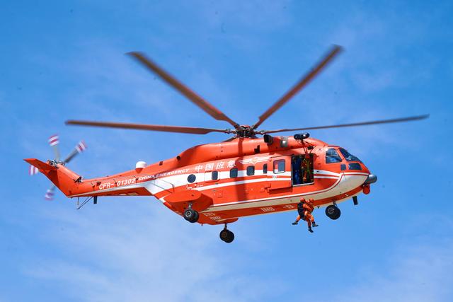 「奋斗者 正青春」18年坚守只为守护祖国北疆“绿色长城”01:52(用青春守卫边疆的句子)