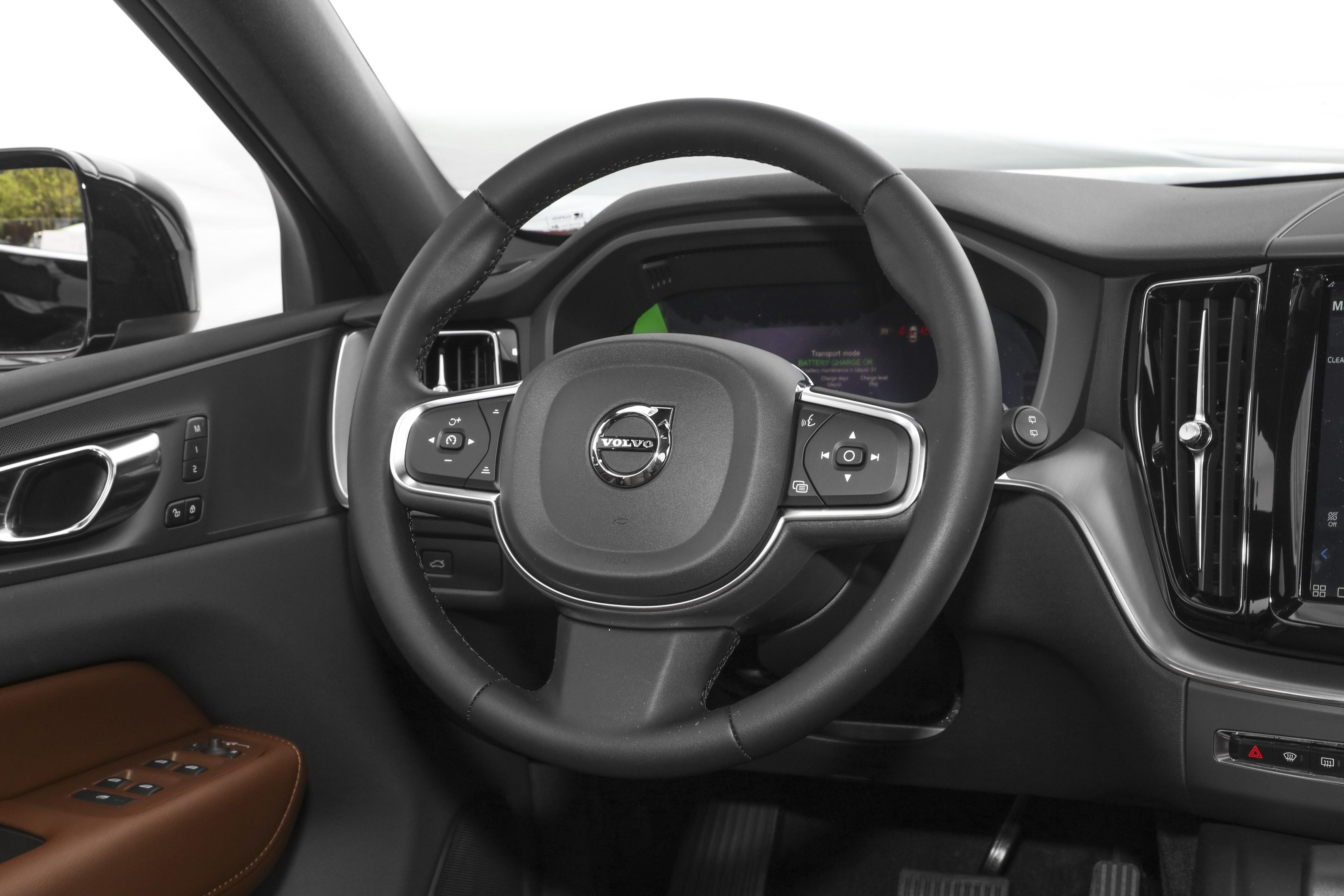 沃尔沃亲民了,XC60价格再降,配2.0T+8AT动力,奥迪Q5压力大了(沃尔沃xc60价格是多少)