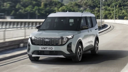 福特E-Tourneo Courier海外亮相(福特exploror)