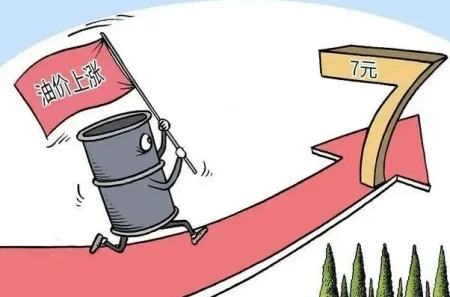 速度去加油!今晚12点过后,全国油价正式上调,上涨高达140元/吨(今晚油价要降了,加满一箱92号汽油将少花7元)