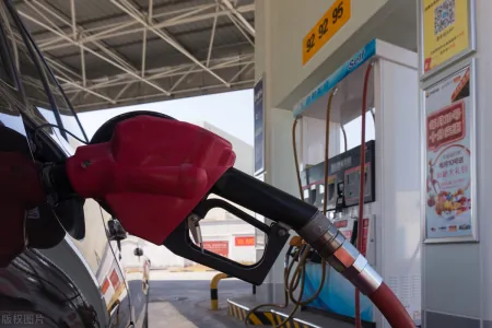 油价大跌410元!油价调整消息:最新92、95、98汽油、柴油价格(油价调整最新时间)