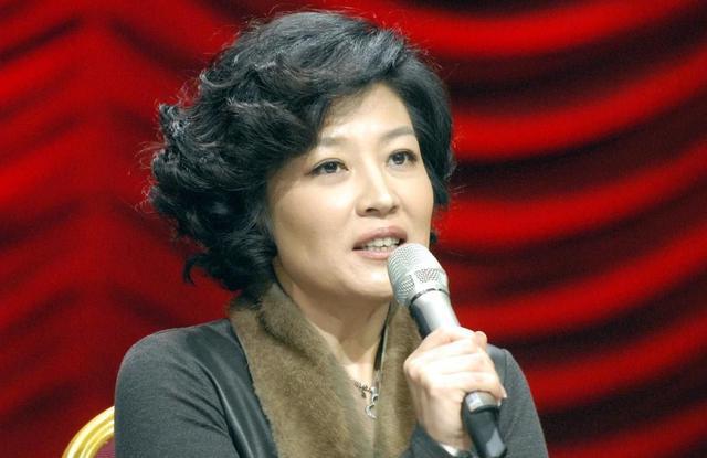 李咏病逝5年,哈文拒绝改嫁坚持赡养婆婆,直言:我永远是李家人