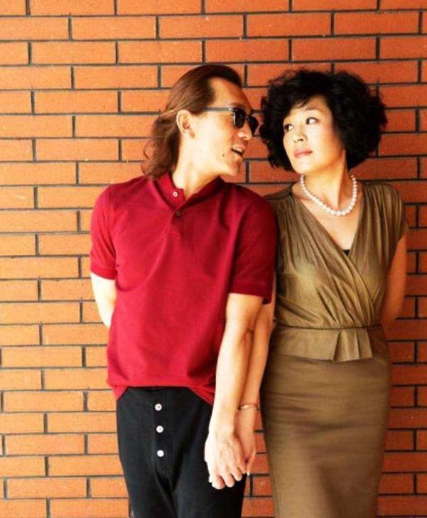 李咏病逝5年,哈文拒绝改嫁坚持赡养婆婆,直言:我永远是李家人