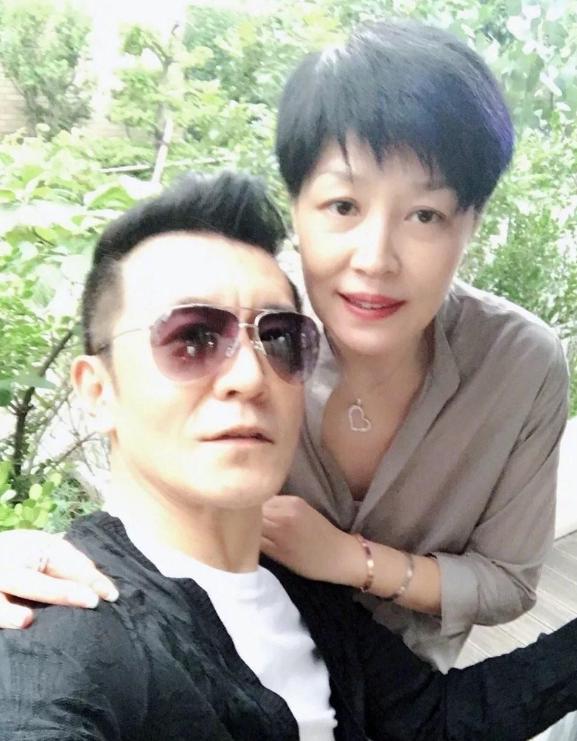 李咏病逝5年,哈文拒绝改嫁坚持赡养婆婆,直言:我永远是李家人