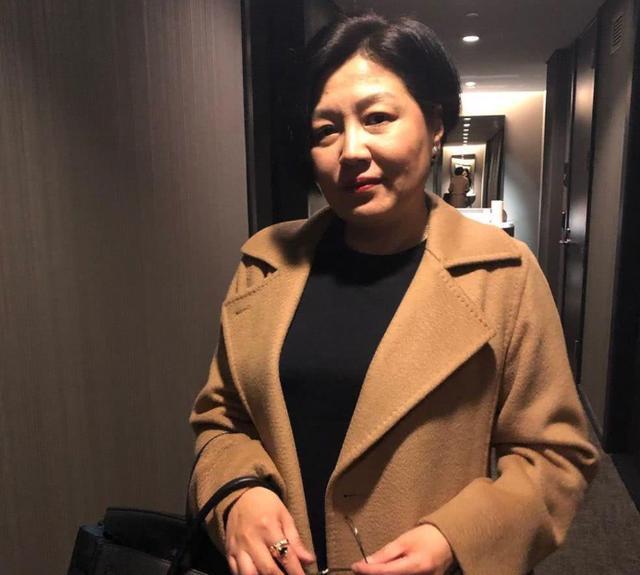 李咏病逝5年,哈文拒绝改嫁坚持赡养婆婆,直言:我永远是李家人