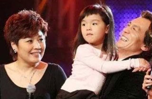 李咏病逝5年,哈文拒绝改嫁坚持赡养婆婆,直言:我永远是李家人