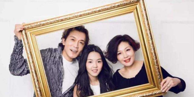 李咏病逝5年,哈文拒绝改嫁坚持赡养婆婆,直言:我永远是李家人