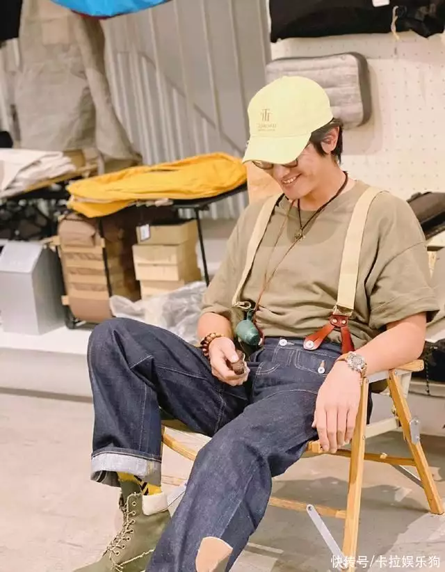 杜江霍思燕一起探店过二人世界,网友:杜江咋开始留长发了,达咩争议!