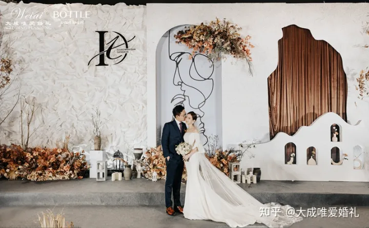 五星级酒店婚宴一桌多少钱(在五星级酒店举办婚礼 大概多少钱)