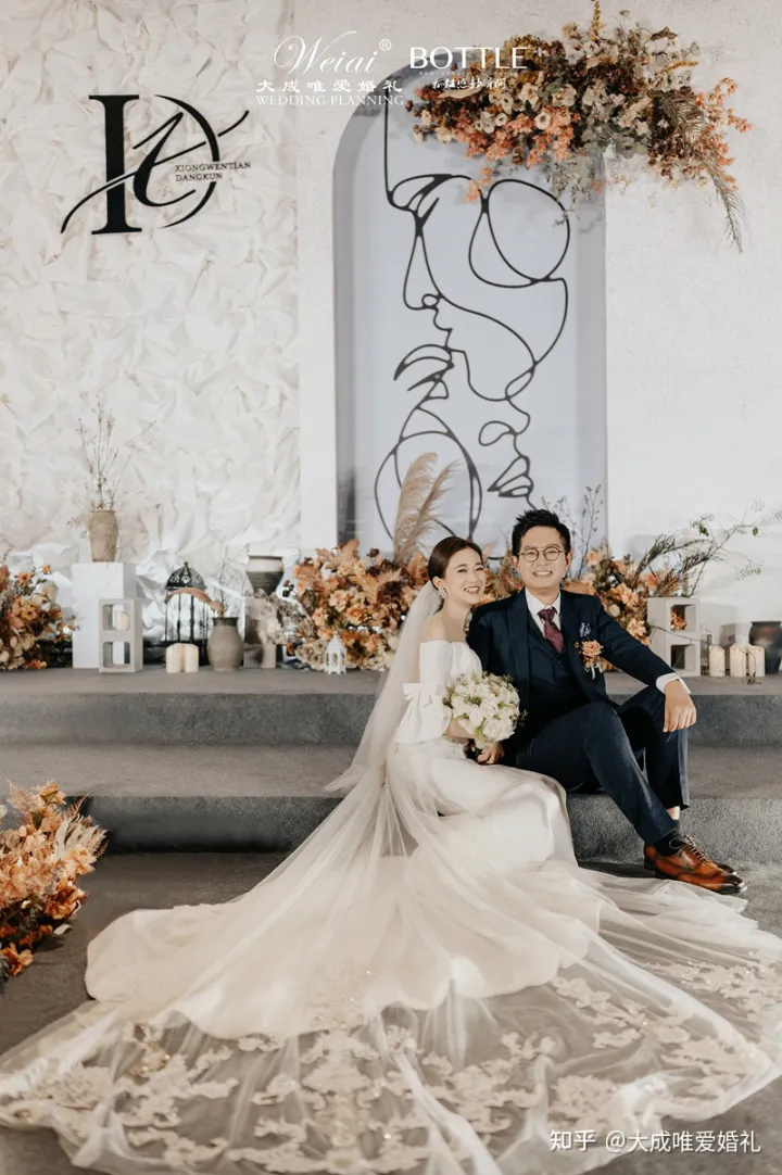 五星级酒店婚宴一桌多少钱(在五星级酒店举办婚礼 大概多少钱)