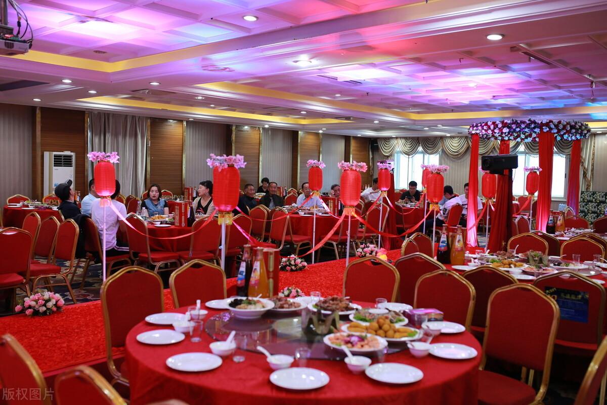 五星级酒店办婚礼有多豪?5万起步,做好预算让婚礼变得更加完美(五星级酒店办婚礼费用)