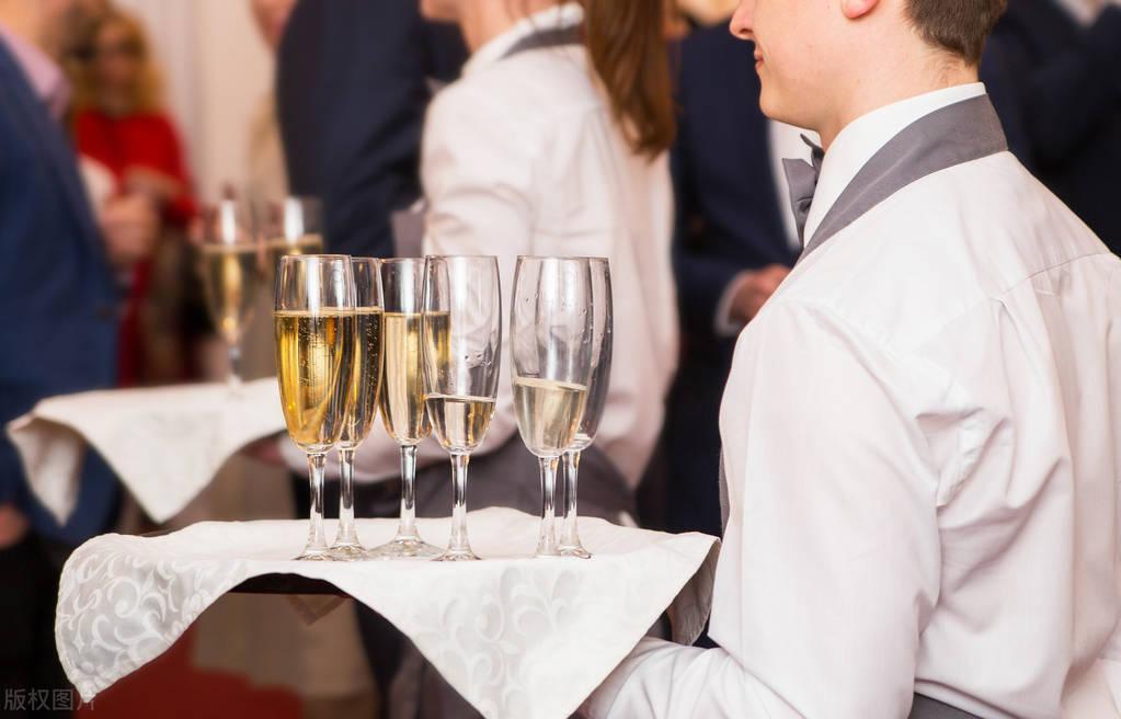 五星级酒店办婚礼有多豪?5万起步,做好预算让婚礼变得更加完美(五星级酒店办婚礼费用)