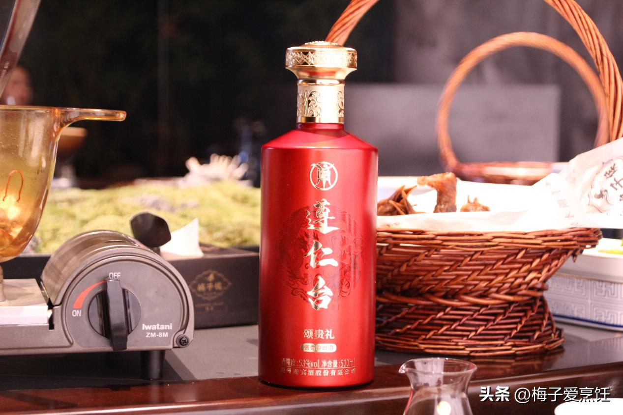 普通南京人结婚有多壕?五星级酒店办喜宴,一桌没有5000元下不来(南京结婚酒店一览表)