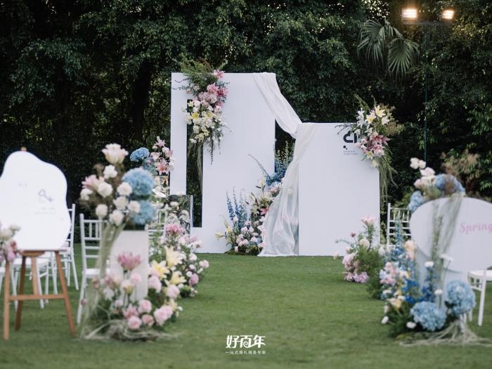 户外婚礼和酒店婚礼的花费差距大吗(户外婚礼和酒店婚礼的花费差距大吗为什么)