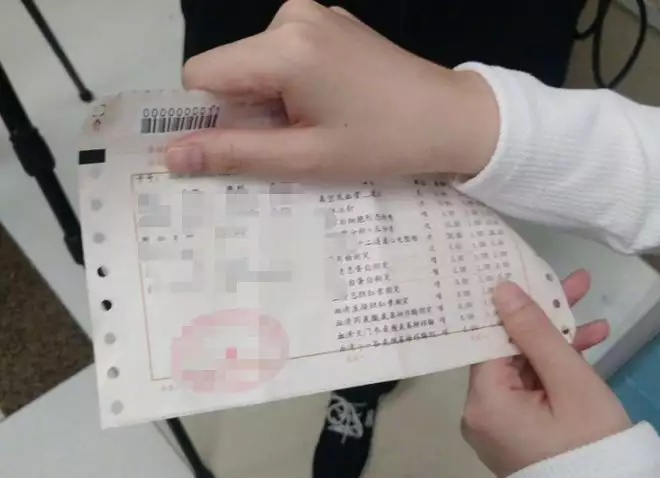 2020年,浙江一婚宴五粮液被调包,18人中毒住院,家属索赔50万,结局咋样?江西一大学生到派出所,更换二代身份证,民警:你必须得换个名字(婚酒五粮液)