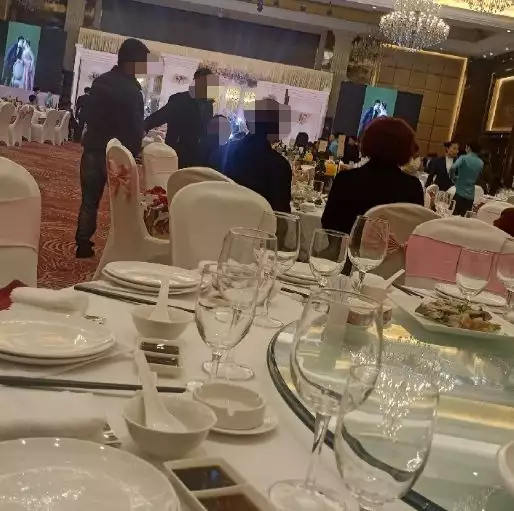 2020年,浙江一婚宴五粮液被调包,18人中毒住院,家属索赔50万,结局咋样?江西一大学生到派出所,更换二代身份证,民警:你必须得换个名字(婚酒五粮液)