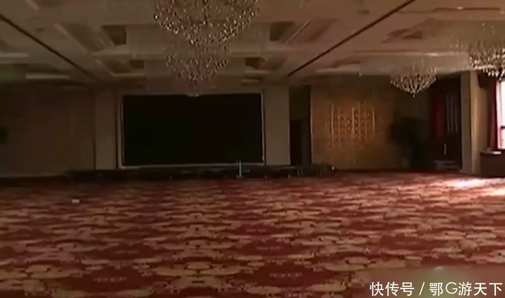 20年浙江一婚宴五粮液被调包,18人住院,家属索赔50万,结果如何礼堂门卫隐藏身份60年,女婿“设局”暴露其身份,授奖时泪流满面(宜宾五粮液婚宴酒价格表)