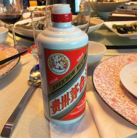 河南一夫妇举办婚礼,买了30瓶飞天茅台,婚宴的菜品也很精致(婚礼喝茅台)