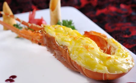 河南一夫妇举办婚礼,买了30瓶飞天茅台,婚宴的菜品也很精致(婚礼喝茅台)