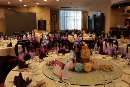 河南一夫妇举办婚礼,买了30瓶飞天茅台,婚宴的菜品也很精致(婚礼喝茅台)