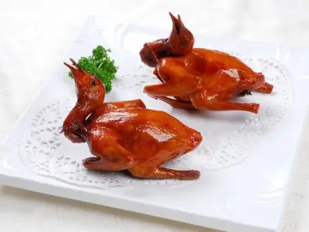 江西农村一位阿姨参加上海婚宴,菜上桌全是精品,网友:真精致(江西新娘出嫁视频)