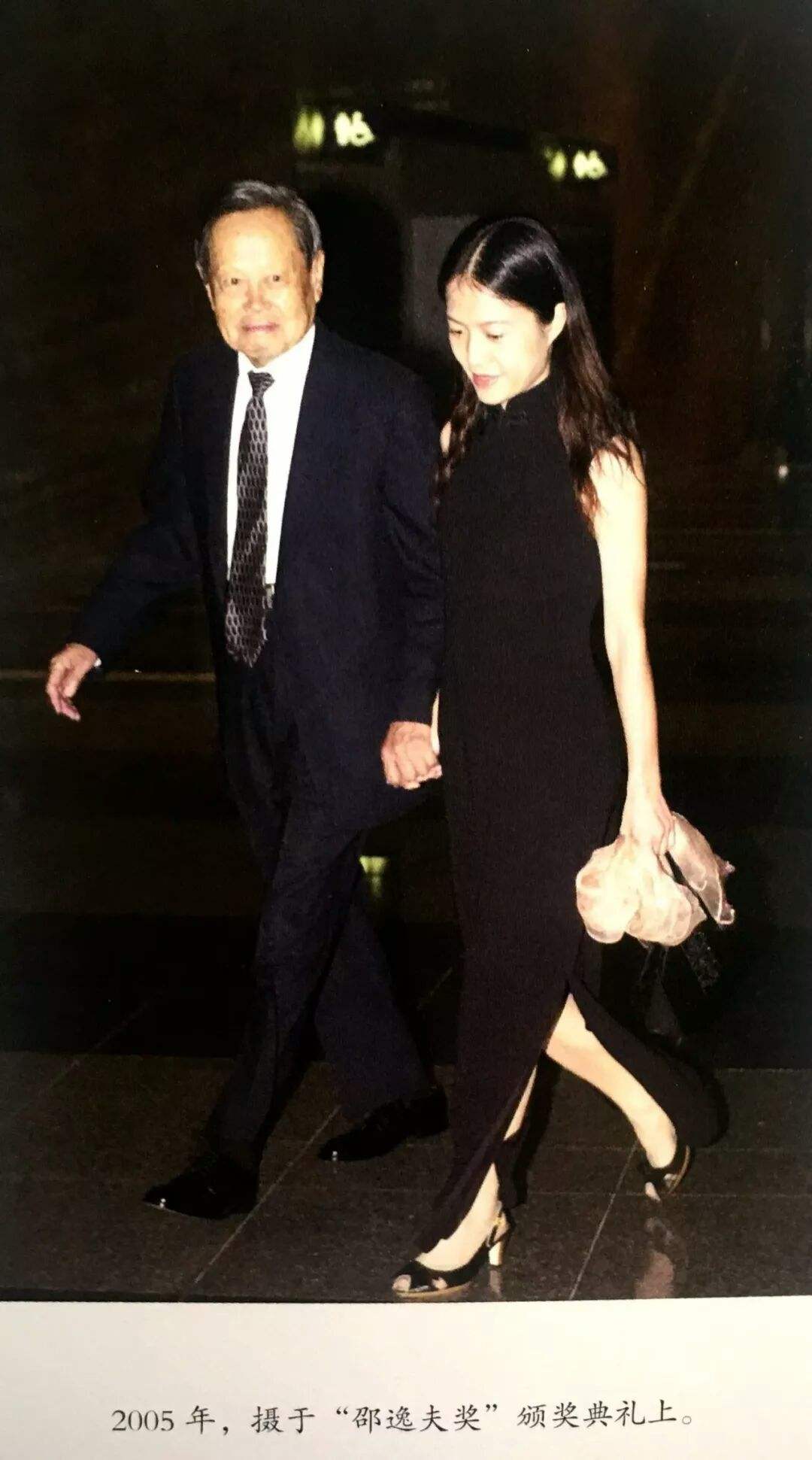 有种“整容”叫翁帆结婚,丈夫杨振宁变化不大,她却像换了个人(翁帆接受采访:和杨振宁结婚当天)