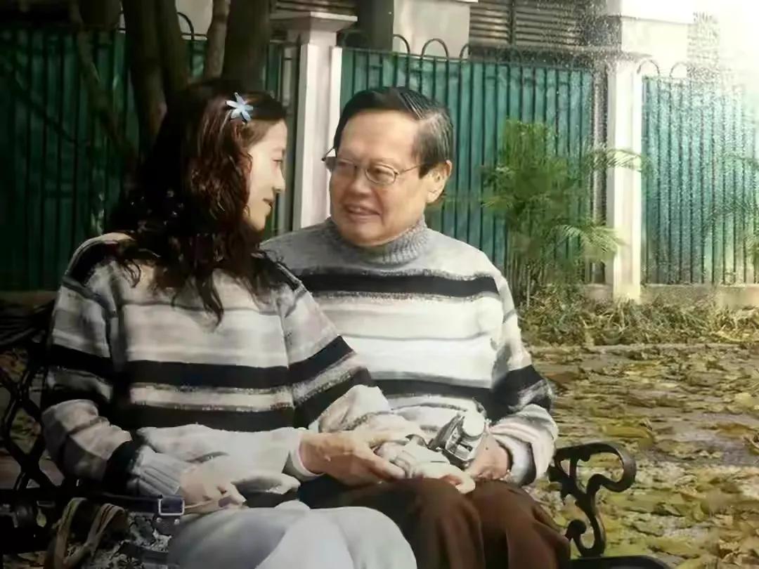 有种“整容”叫翁帆结婚,丈夫杨振宁变化不大,她却像换了个人(翁帆接受采访:和杨振宁结婚当天)