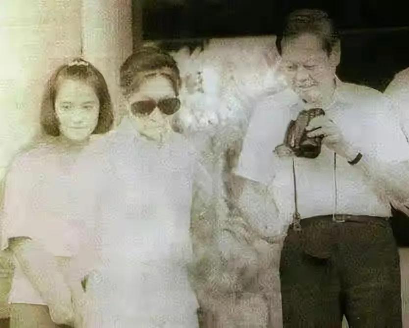 有种“整容”叫翁帆结婚,丈夫杨振宁变化不大,她却像换了个人(翁帆接受采访:和杨振宁结婚当天)