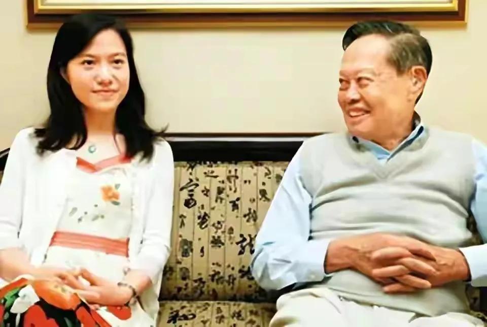 有种“整容”叫翁帆结婚,丈夫杨振宁变化不大,她却像换了个人(翁帆接受采访:和杨振宁结婚当天)