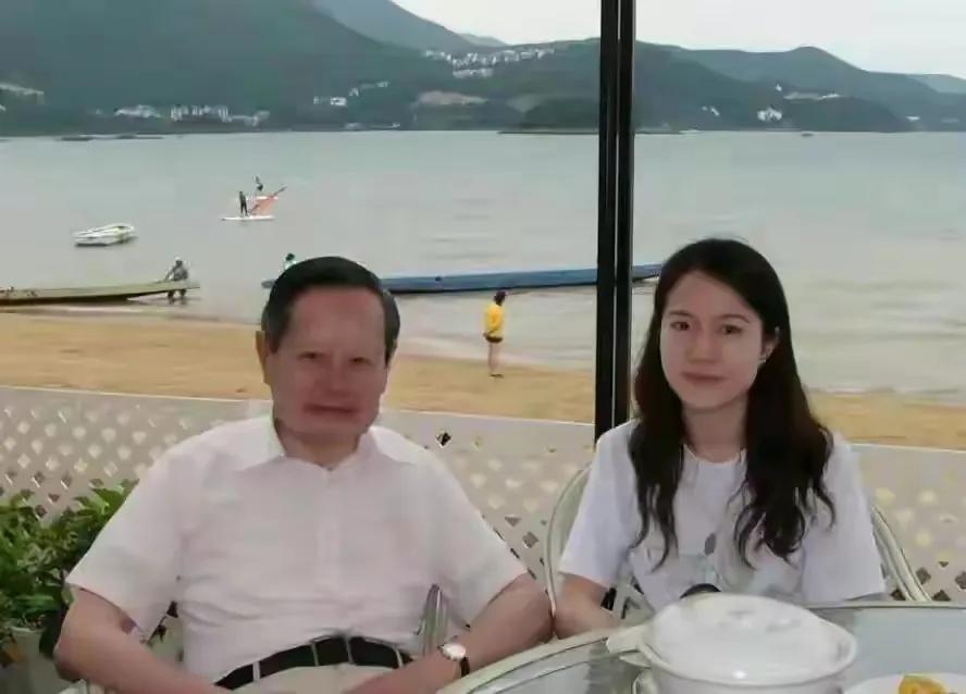 有种“整容”叫翁帆结婚,丈夫杨振宁变化不大,她却像换了个人(翁帆接受采访:和杨振宁结婚当天)