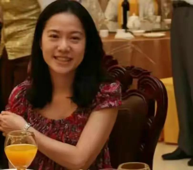 有种“整容”叫翁帆结婚,丈夫杨振宁变化不大,她却像换了个人(翁帆接受采访:和杨振宁结婚当天)