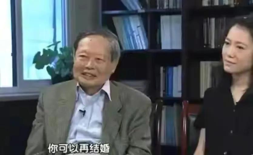 有种“整容”叫翁帆结婚,丈夫杨振宁变化不大,她却像换了个人(翁帆接受采访:和杨振宁结婚当天)