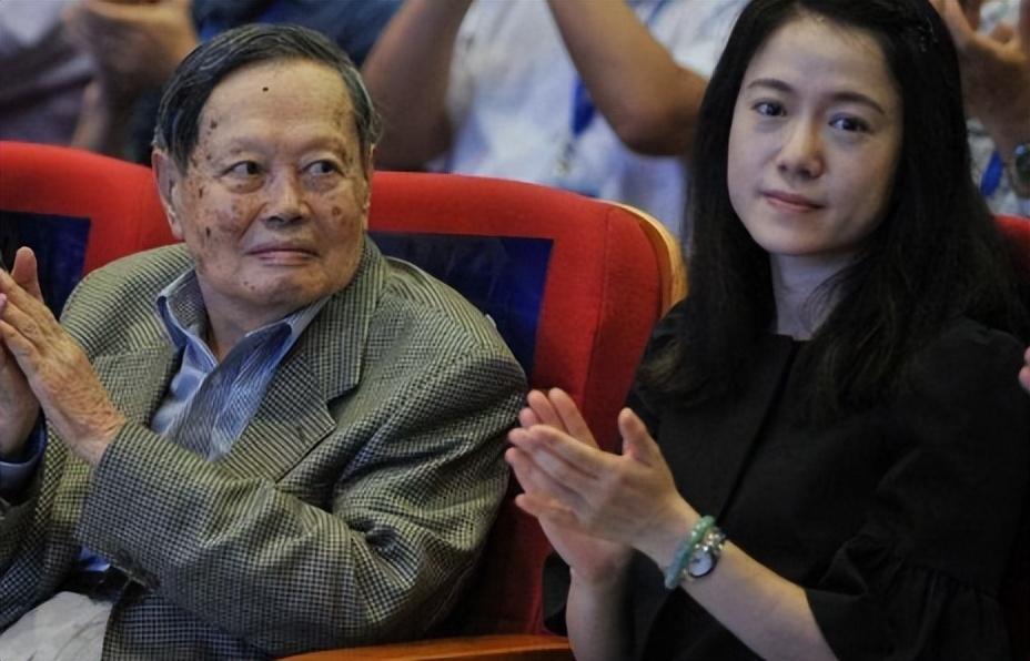 杨振宁101岁,翁帆嫁给他19年了,他们如今怎么样?(杨振宁和翁帆结婚日期)