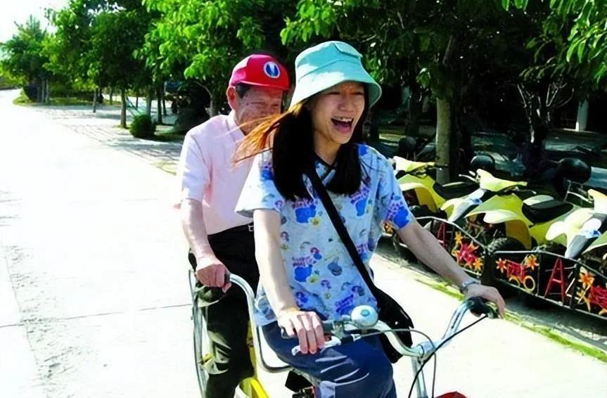 杨振宁101岁,翁帆嫁给他19年了,他们如今怎么样?(杨振宁和翁帆结婚日期)