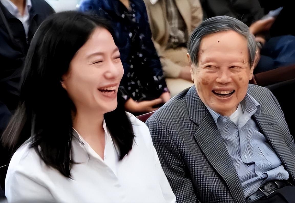 杨振宁101岁,翁帆嫁给他19年了,他们如今怎么样?(杨振宁和翁帆结婚日期)