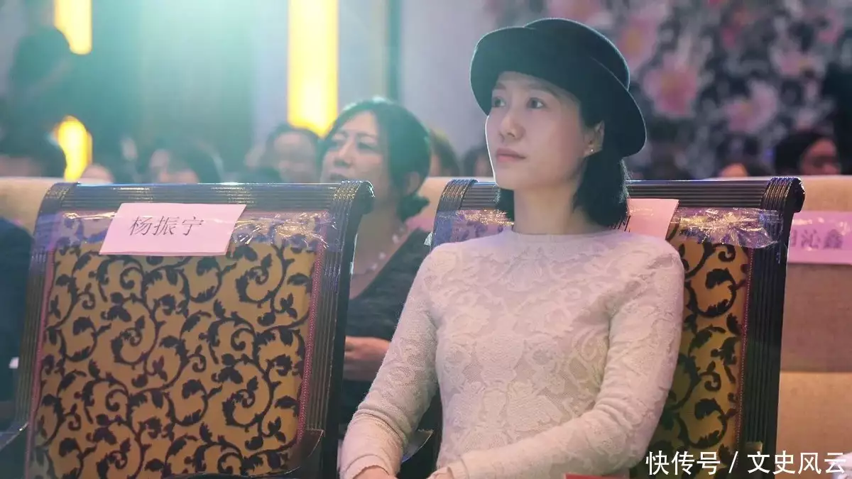 杨振宁妻子翁帆:我比老公小54岁,但我们是真心相爱央视主持人李瑞英,工作突接儿子坠楼消息,她含泪说出了22个字(杨振宁妻子翁帆怀孕了吗)