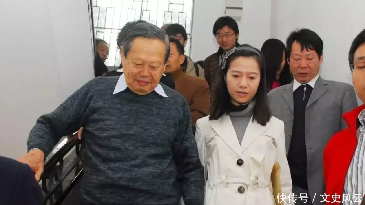 杨振宁妻子翁帆:我比老公小54岁,但我们是真心相爱央视主持人李瑞英,工作突接儿子坠楼消息,她含泪说出了22个字(杨振宁妻子翁帆怀孕了吗)