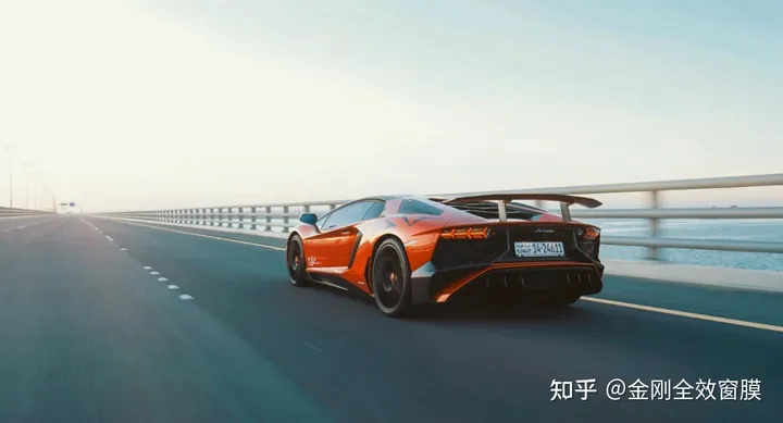 夏天汽车贴膜,真的隔热吗?(汽车贴膜真能隔热吗多少钱)