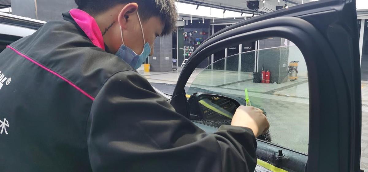 汽车窗膜的隔热和防晒,并不是同一回事(车窗隔热膜原理)