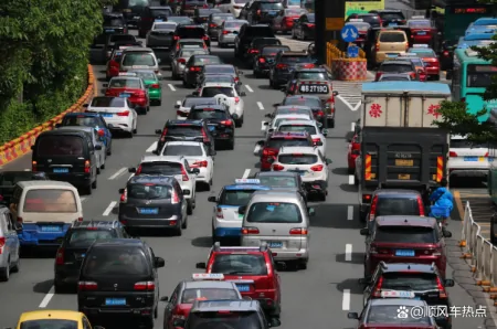 外卖小哥3年赚35万?网约车司机:同样是没社保的,我心态崩了(外卖小哥月入多少)