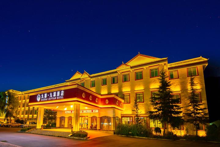 求一个人旅行九寨沟攻略?要准备多少钱?带什么物品?时间怎么掌控?途中需要注意哪些事项?越完善详细越好?(九寨沟一日旅游攻略自助游)