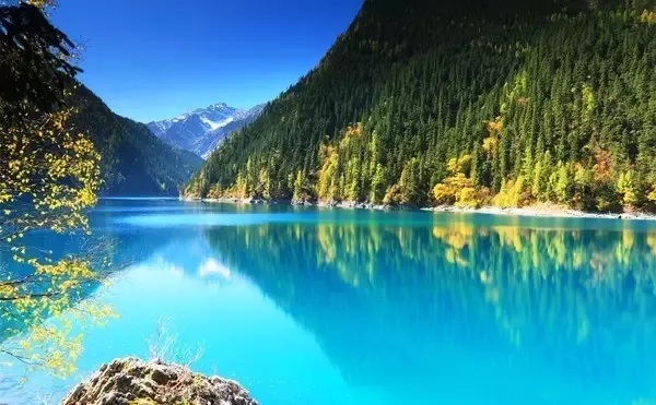 有没有去成都九寨沟旅游过的呀 毕业去九寨沟和成都玩 想问大概怎么走 人均花费多少 心里有个底~?(去成都九寨沟旅游要多少钱)