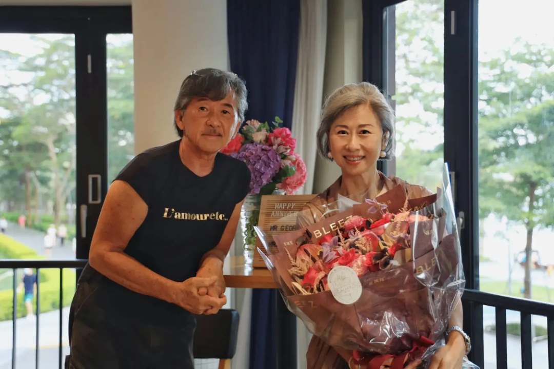 都是白发苍苍,林子祥十足老爷爷,叶倩文容貌和状态比实际年龄小(叶倩文第一任丈夫)