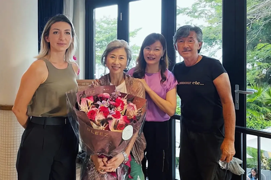 都是白发苍苍,林子祥十足老爷爷,叶倩文容貌和状态比实际年龄小(叶倩文第一任丈夫)