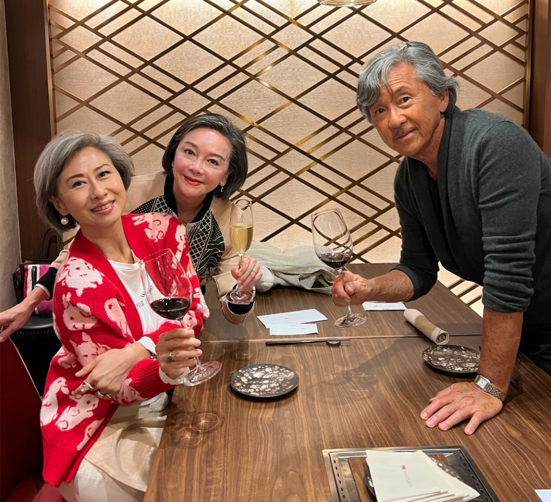 都是白发苍苍,林子祥十足老爷爷,叶倩文容貌和状态比实际年龄小(叶倩文第一任丈夫)