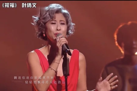 60岁叶倩文满头银发录节目,状态气质不输年轻人,网友大赞太惊艳(叶倩文!)