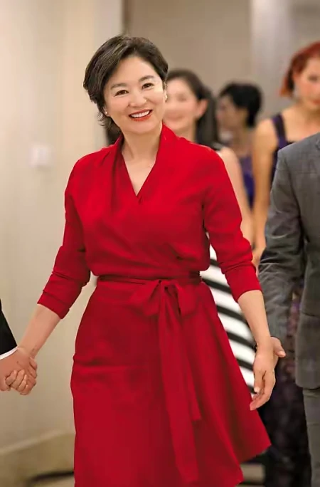 60岁叶倩文满头银发录节目,状态气质不输年轻人,网友大赞太惊艳(叶倩文!)