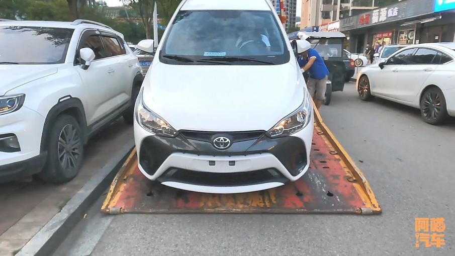 买车险价格是越低越好吗?给你说清楚,别被保险公司的套路坑了(车险越买越便宜,还是贵呢为什么)