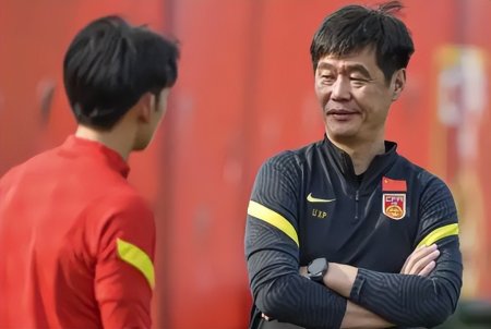 国足帅位又迎变数!李霄鹏下课基本已成定局,新一轮选帅即将开始(李霄鹏接任国足主帅)