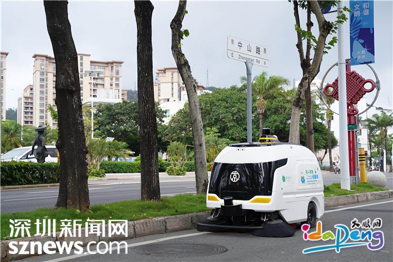 上新“黑科技”,无人驾驶扫路机亮相大鹏街头